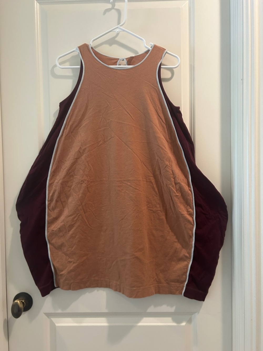 Uniqlo Sleeveless Colorblock Shift Dress in Beige/Burgundy pockets cotton size M
